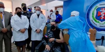 Director y personal de la PN reciben primera dosis de vacuna contra Covid-19