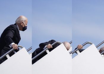 Biden tropieza tres veces al subir las escaleras del avión presidencial