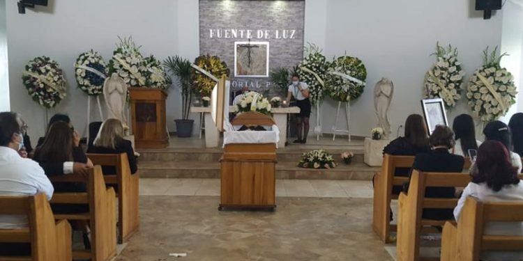 Sepultan al padre de Fernando Rosa a quien se le permitió acudir al sepelio