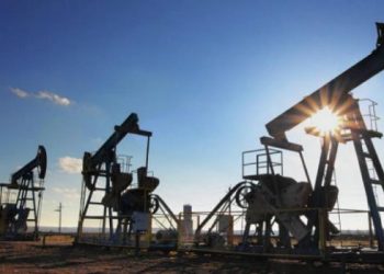 El petróleo superó los 60 dólares por primera vez en más de un año