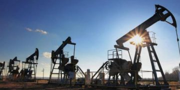 El petróleo superó los 60 dólares por primera vez en más de un año