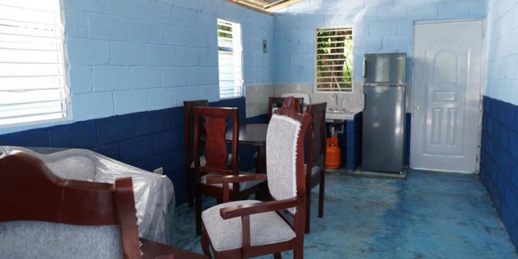 Propeep entrega vivienda a madre soltera en San José de Ocoa