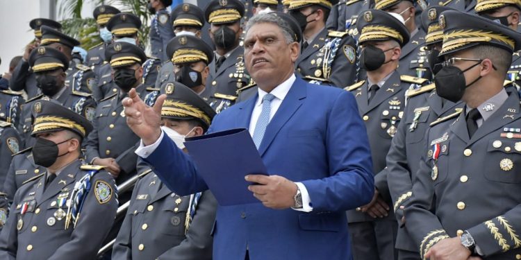 Ministro de Interior juramenta nuevo director PN