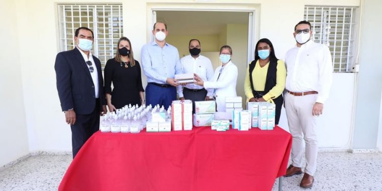 Defensor del Pueblo y PROMESE/CAL entregan medicamentos a menores privados de libertad en SDO
