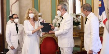 Presidente Luis Abinader recibe cartas credenciales de seis nuevos embajadores