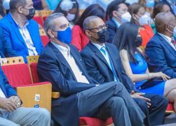 Presidente Abinader motiva a figuras del deporte dominicano unir voluntades para favorecer a niños y jóvenes
