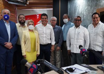 Director de INAPA, Wellington Arnaud, asegura playa de Boca Chica está apta para bañarse