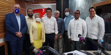Director de INAPA, Wellington Arnaud, asegura playa de Boca Chica está apta para bañarse