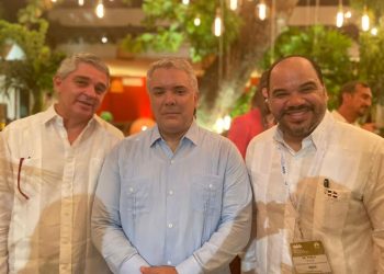 Defensor del Pueblo, Pablo Ulloa, comparte con el presidente de Colombia, Iván Duque
