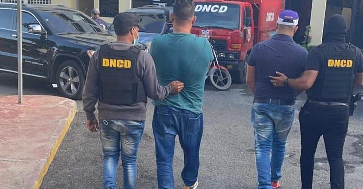 CAPTURAN DOS HOMBRES SEÑALADOS COMO CABECILLAS RED DE NARCOTRÁFICO QUE OPERABA EN BARAHONA