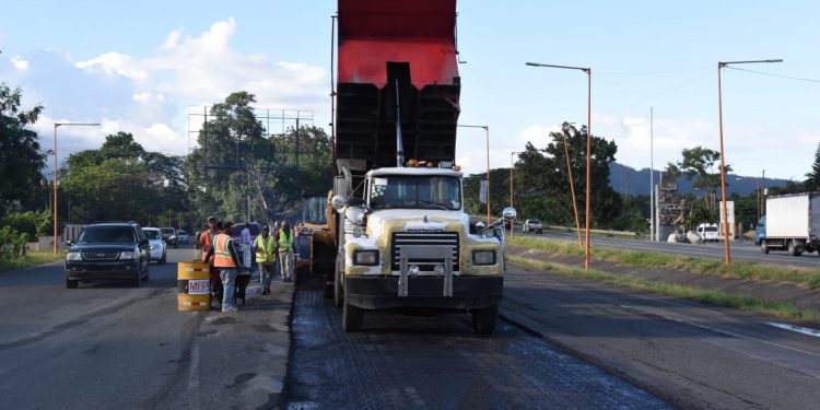 Deligne Ascención afirma que Obras Públicas construye carreteras y avenidas con los parámetros para reducir accidentes de tránsito