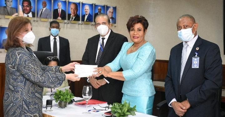 JOSEFA CASTILLO ENTREGA OTROS 5 MILLONES A ACREEDORES DE SEGUROS CONSTITUCIÓN