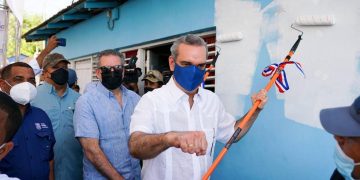 Abinader deja iniciado proyecto construcción de 40 viviendas ecológicas en el barrio Don Bosco de Barahona