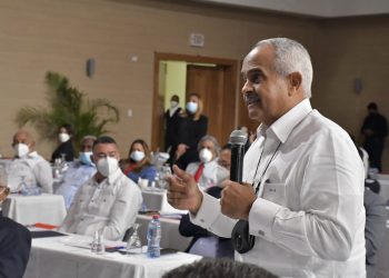 Ministro de Interior y Policía inicia consulta con sectores de la agropecuaria y de la construcción en procura de regular mano de obra extranjera