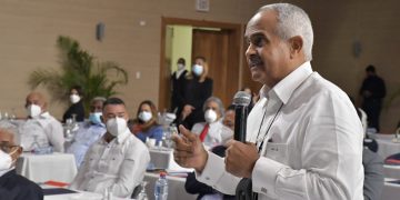 Ministro de Interior y Policía inicia consulta con sectores de la agropecuaria y de la construcción en procura de regular mano de obra extranjera