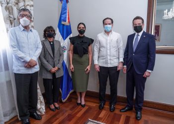 Primera dama canaliza donación de la familia Corripio para hogares de paso del Conani