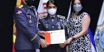 Intec gradúa a 25 agentes de la Policía Nacional en diplomado “Debida Diligencia y Género»