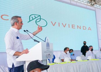 Gobierno lleva proyecto de Eco-Viviendas y “Pinta tu Barrio” a comunidades de Montecristi