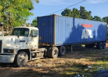 Ayuntamiento de Santo Domingo Este impone multa de RD$1 millón a empresa por lanzar desechos en la calle