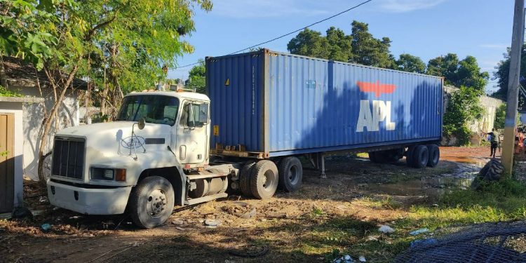 Ayuntamiento de Santo Domingo Este impone multa de RD$1 millón a empresa por lanzar desechos en la calle