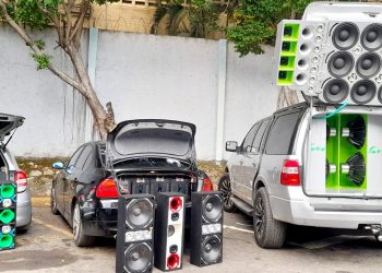 Policía apresa 14 por contaminación sónica en SDE; retiene 6 vehículos y ocupa 146 bocinas