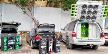 Policía apresa 14 por contaminación sónica en SDE; retiene 6 vehículos y ocupa 146 bocinas