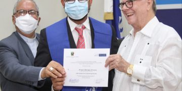 Hipólito Mejía y monseñor Benito Ángeles encabezan XI graduación del Instituto José Francisco Peña Gómez