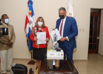 OEA dona a Interior y Policía máquina para marcaje y remarcaje de armas registradas en el MIP