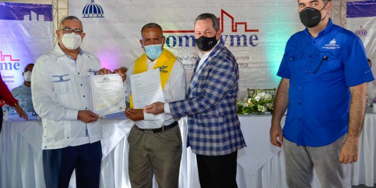 PROMIPYME entrega 9.8 millones en préstamos a jóvenes emprendedores de Pedernales.