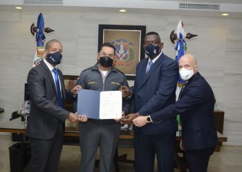 Director general policial es reconocido por Empire International Group por sus aportes al proceso de transformación policial