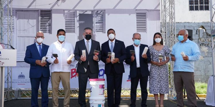 Gobierno entrega 40 mil galones de pintura a municipalidad para continuar programa “Pinta tu Barrio” *