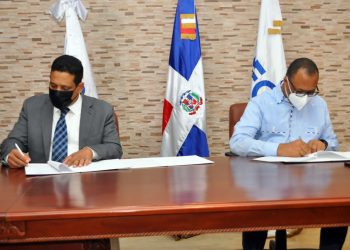 Instituto de Desarrollo y Crédito (IDECOOP) y Contrataciones Públicas, firman acuerdo para convertir las cooperativas en proveedoras del Estado Dominicano.