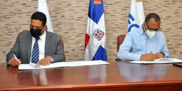 Instituto de Desarrollo y Crédito (IDECOOP) y Contrataciones Públicas, firman acuerdo para convertir las cooperativas en proveedoras del Estado Dominicano.