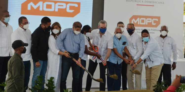 Presidente Abinader deja iniciados los trabajos reconstrucción carretera Comendador-Guaroa y otras obras cuya inversión supera los 625 millones de pesos COMENDADOR
