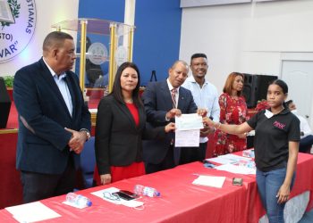 Comisión Presidencial de Apoyo al Desarrollo Barrial (CPADB) continúa yuda a damnificados de Los Ríos