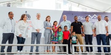 Presidente Abinader y Ministro Bonilla entregan 50 apartamentos en “Mi Vivienda la Barranquita”