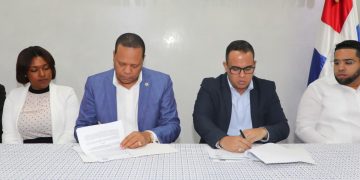Pro Consumidor y Cámara de Comercio de SC firmanconvenio para promover buenas prácticas comerciales