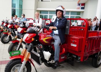 Ayuntamiento pone en funcionamiento moto-cargas para la recogida de desechos en Santo Domingo Este