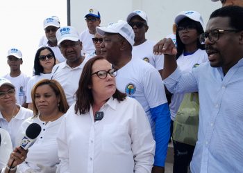 PRD desarrolla jornada de limpieza de playas en malecón del Distrito Nacional