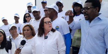 PRD desarrolla jornada de limpieza de playas en malecón del Distrito Nacional