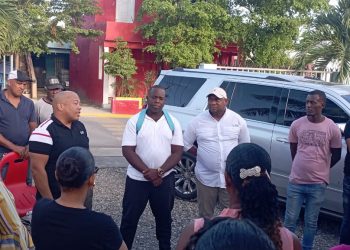 ALCALDE LA CALETA MARCIAL REYES SUBERVI ANUNCIA SUBSIDIO AL PASAJE DE ESTUDIANTES UNIVERSITARIOS.