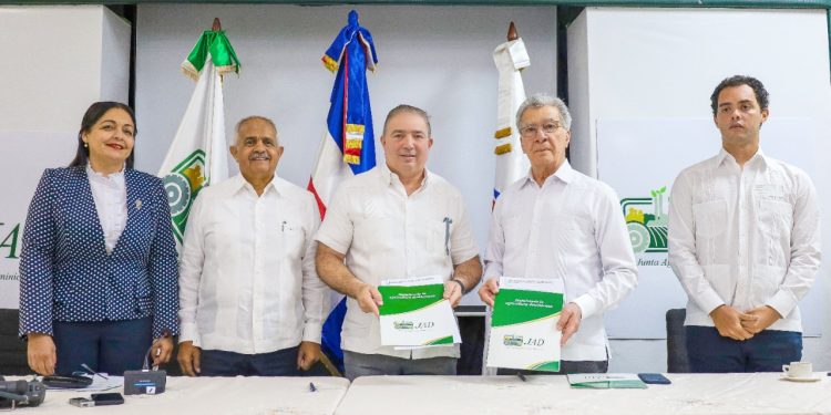 IDAC Formaliza acuerdo con la Junta Agroempresarial Dominicana