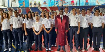 JUEZ DEL TC OFRECE CHARLAS
