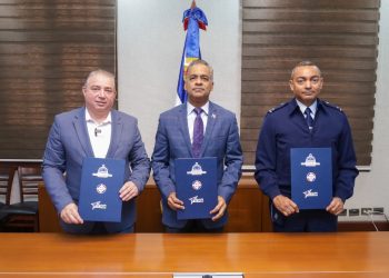 IDAC, FARD y el MINPRE formalizan acuerdo para afianzar la defensa del espacio aéreo y la seguridad operacional