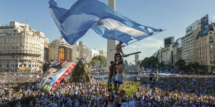 MILLONES DE ARGENTINOS SIGUEN LA RUMBA