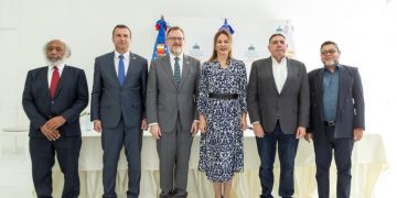 Cultura recibe de la Embajada de los Estados Unidos 21 piezas taínas incautadas por el FBI