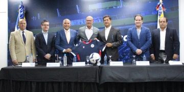 Presentan comisión de selecciones nacionales de fútbol y director técnico