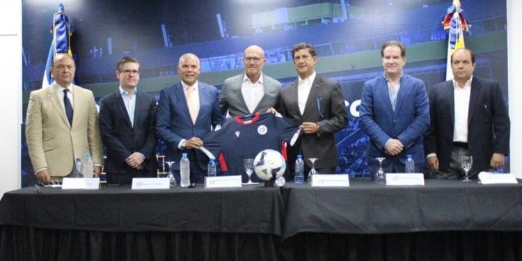 Presentan comisión de selecciones nacionales de fútbol y director técnico
