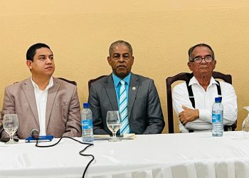 Federico Reynoso, inicio en Navarrete recorrido que lo llevará por todo el pais, para dar a conocer, las obras y la inversión del Gobierno, mediante una conferencia magistral