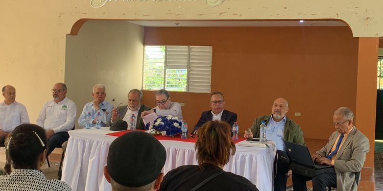 El decano de la Facultad de Arte de la Universidad Pedro Henríquez Ureña, Omar Rancier, reclamó que las comunidades fronterizas del país son las más olvidadas por los Gobiernos, propiciando pocas oportunidades para los jóvenes dominicanos.